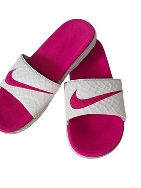 Nike Women's Benassi Solarsoft 2 Slides in White and Fireberry Size 6